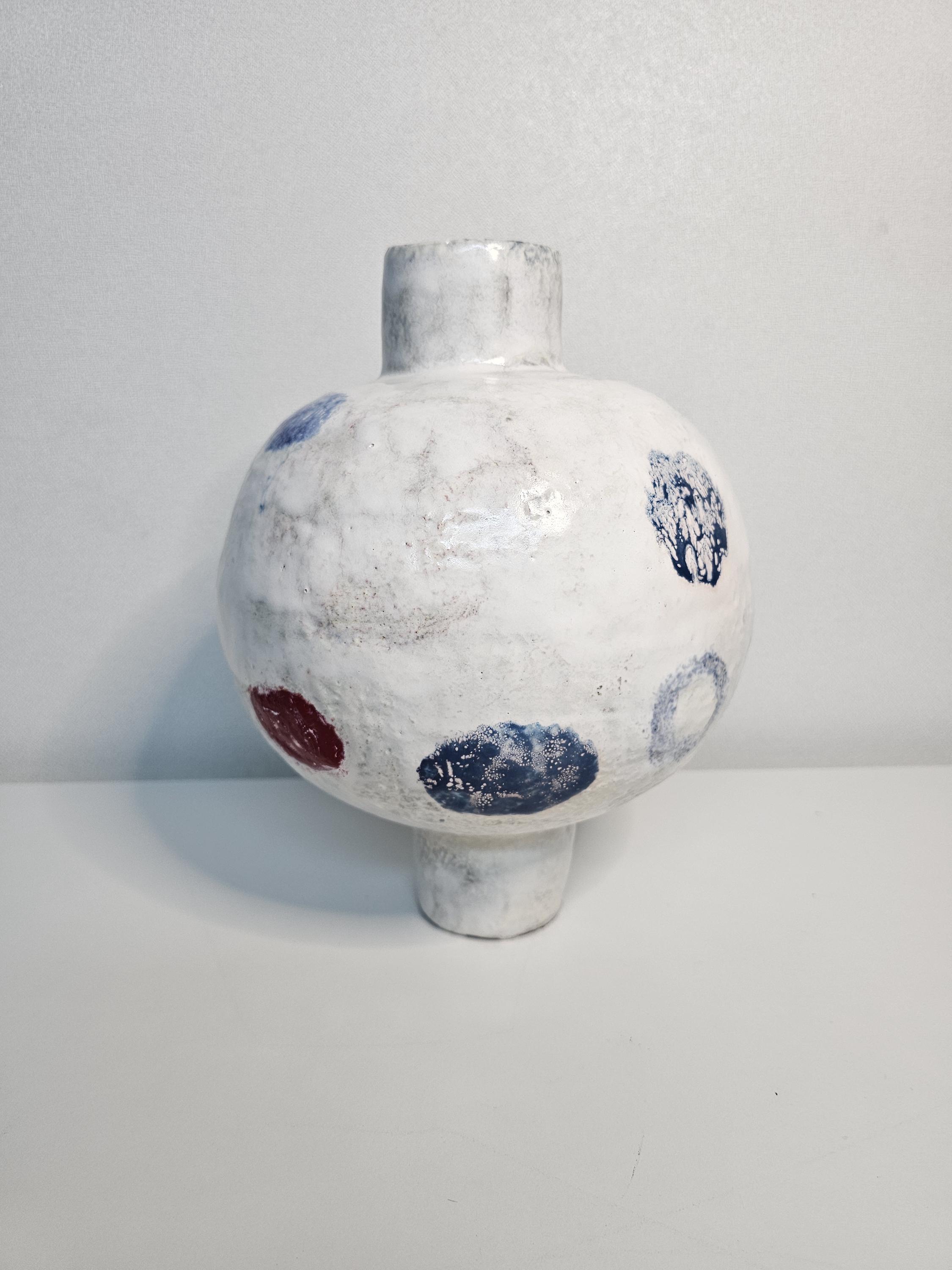 Contemporary Vessel with Color Spots – Sculptural Ceramic by Tak Ji-on