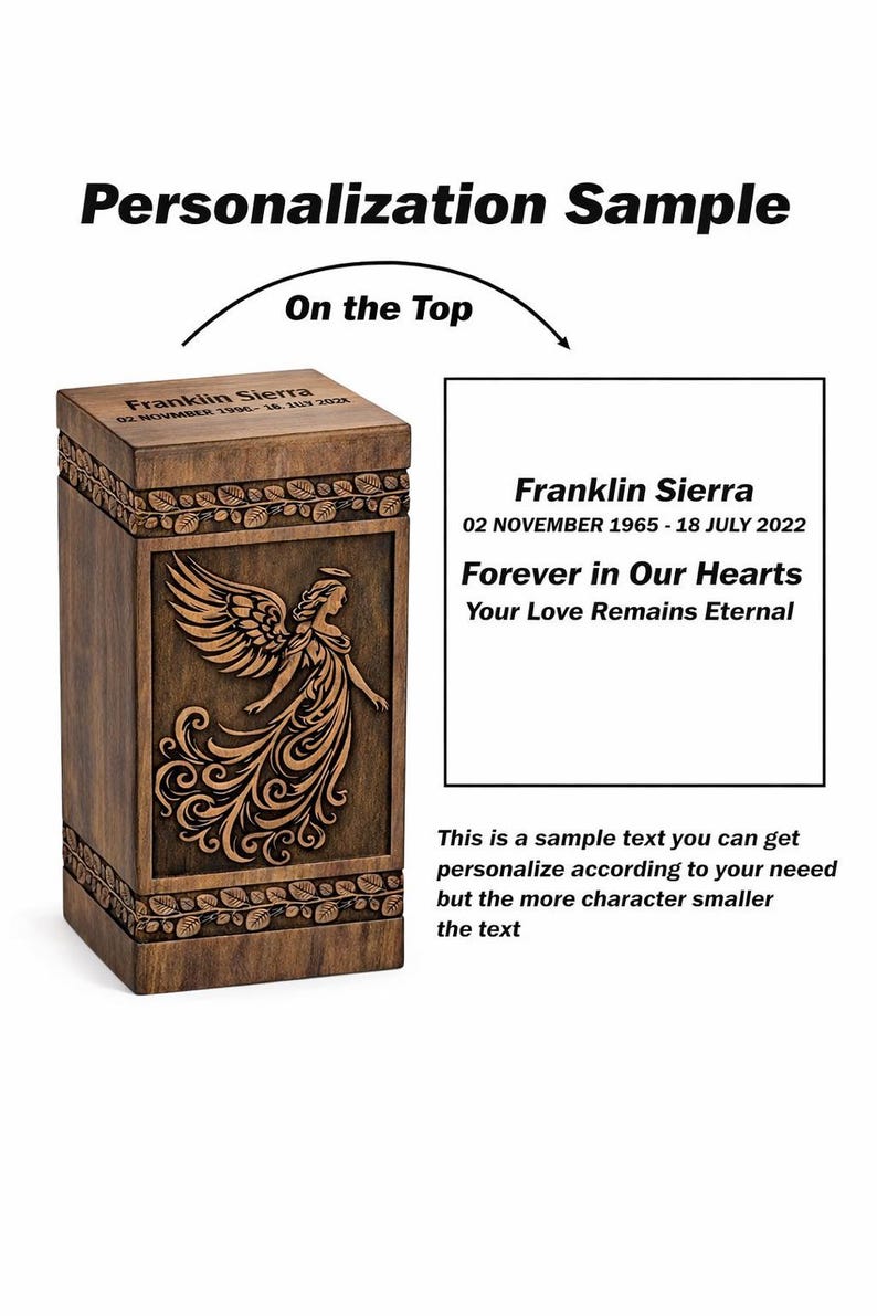 Op de afbeelding: Houten urn met een gegraveerd engelontwerp. De rechthoekige urn heeft decoratieve bladerpatronen. Tekst op de urn luidt "Franklin Sierra 02 NOVEMBER 1965 - 18 JULY 2022 Forever in Our Hearts Your Love Remains Eternal."