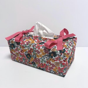 Tissue Box Cover/Flowers