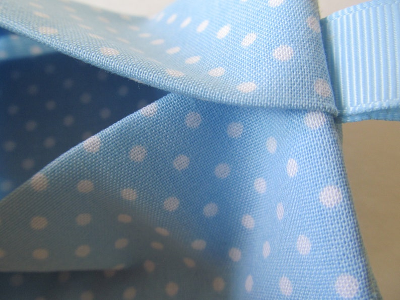 Tissue CaseWhite Dot On Pale Blue