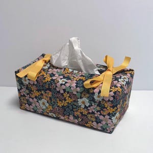 Tissue Box Cover/Flower