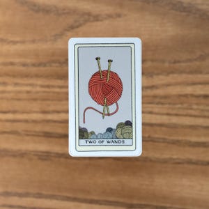 Pegatina de tarot de tejido de dos de bastos, vinilo resistente al agua, apto para lavavajillas, tarjeta de lotería, artes de fibra, agujas de tejer