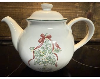Corelle Holiday Tea Pot Stoneware Callaway Christmas Ivy Topiary Teapot