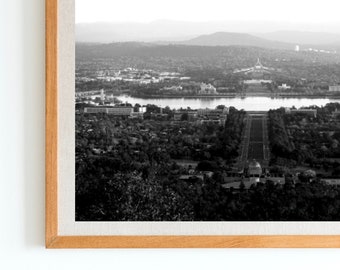 Capitale Canberra - Stampa fotografica in bianco e nero - Grande foto artistica da parete - Mt Ainslie Parliament House Australia - Canberra Art