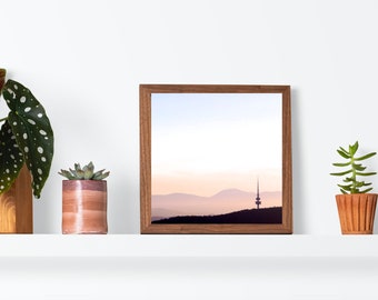 Black Mountain Dusk - Telstra Tower Canberra - Square Photography Print - Wall Art Photo - Brindabellas, Australische hoofdstad - zonsondergangroze