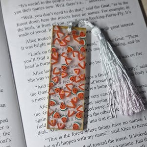Handmade Resin Bookmark with Tassel – Pretty Acrylic Mini Bookmark for Women, Unique Girly Gift for Booklover, Fun & Cute Bookmarks