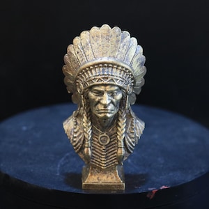 Byst av indianhövding i massiv mässing