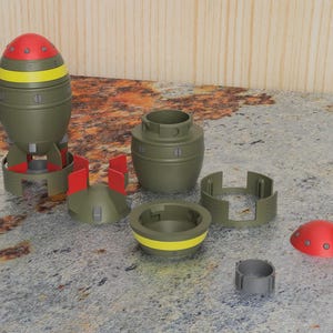 Fallout Mini Nuke (Twist Lock Container) 3D Print Model