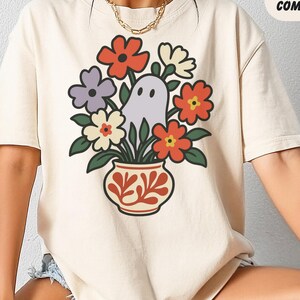 Ghost Flower Shirt, Cute Halloween T-Shirt for Women, Comfort Colors Fall Tee, Floral Ghost Graphic Tee, Spooky Gift Idea, ghost art shirt
