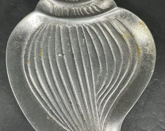 Vintage Conch Shell Trinket Dish Metal Catch All Tray Mid Century Nautical Coastal Beach Decor Jewelry Key Holder Pewter Aluminum Shell Dish