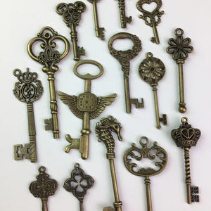 Fancy Vintage Style Skeleton Keys