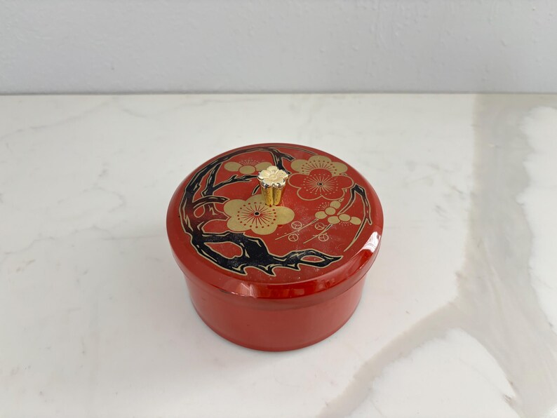 Vintage Japanese Lacquer Round Lidded Box With Gold Toned Finial ...