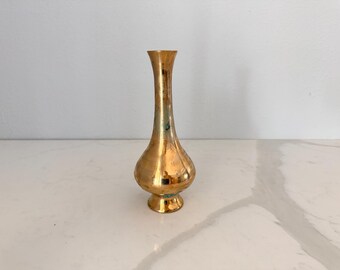 Vintage Solid Brass Vase Marked JW Korea – Mid Century Modern 1960s–1970s Decorative Metal Bud Retro Hollywood Regency Home Decor