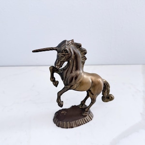 Estatueta de Unicórnio Vintage em Latão Maciço - Figura Colecionável de Animal Fantástico e Caprichoso de Meados do Século XX, Criatura Mítica