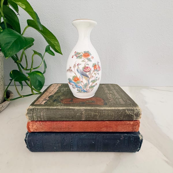 ヴィンテージ ウェッジウッド バド花瓶 九谷焼 ボーンチャイナ 磁器 鶴と花のモチーフと金縁 英国製 刻印入り