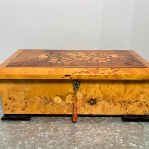 RARE REUGE Music Jewelry Storage Box, Romeo & Juliet Tune, Removable Insert Red Velour Lined, Inlay Wood Swiss Music Movement, Lock and Key