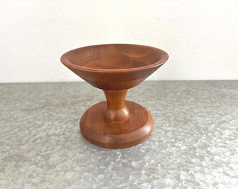Bol con pedestal de madera de nogal macizo torneado a mano de la marca OZARK - Vajilla de madera de mediados de siglo, plato para servir, estilo rústico de granja.