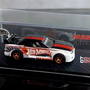 ホットウィール カスタム 日産 スカイライン GT-R R32 ジャパンコンベンションスタイル 1/64 MOCスケールモデル | カーコレクターギフト | ボーイフレンドへのギフト