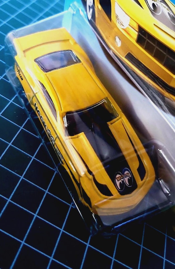 Hot Wheels 10 PRO Stock Camaro MOONEYES Good Year Yellow HW Speed