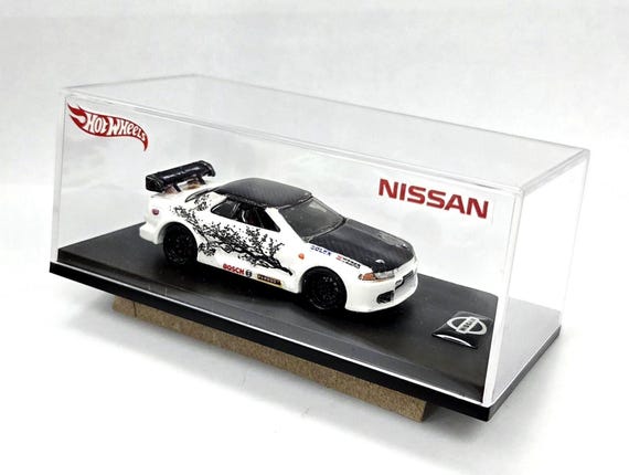 Hot Wheels Custom Nissan Skyline GT-R R32 Cherry Blossom 1/64