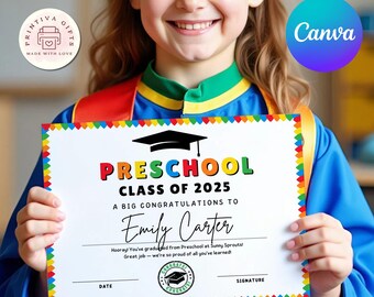 Może przedstawiać: Dziecko trzyma świadectwo ukończenia przedszkola. Na świadectwie widnieje napis "Preschool Class of 2025" z imieniem "Emily Carter". Posiada kolorową obwódkę i grafikę czapki absolwenta.