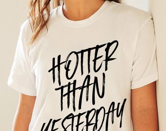 Hetare än igår-t-shirt | Handskriven typografi