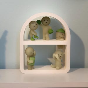 Mini Smiski Trinket Playhouse Shelf – Budget-Friendly Display for Figurines & Decor (Wall or Desk)