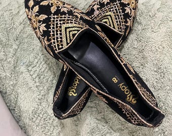 Jutti pakistaní artesanal: zapatos planos de cuero bordados tradicionales