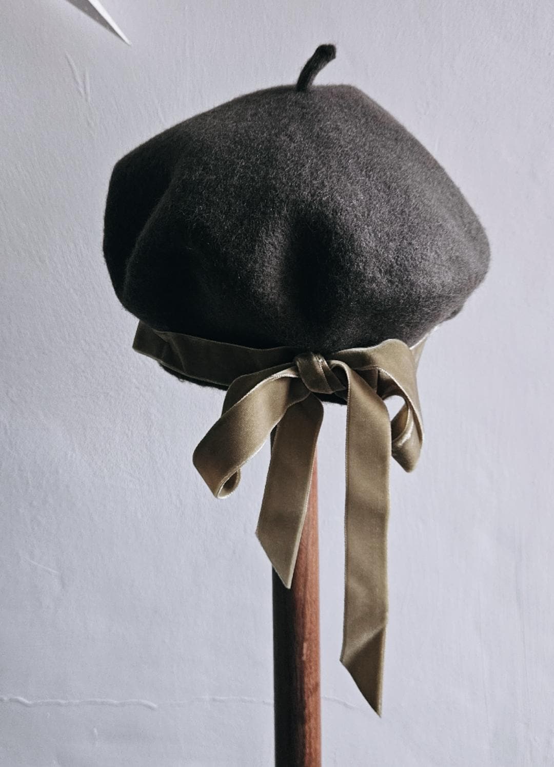 Oversized Khaki Beret with tonal velvet