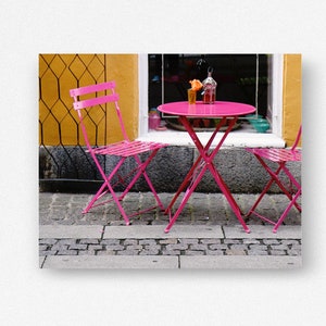 Impresión de café rosa, fotografía de mesa de bistró, fotografía de Copenhague Dinamarca, arte naranja y rosa, decoración danesa, arte de pared de cocina escandinava imagen 3