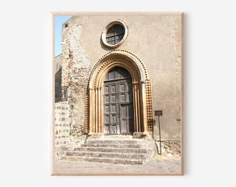 Fotografía de la puerta de una iglesia siciliana, impresión de arquitectura rústica italiana