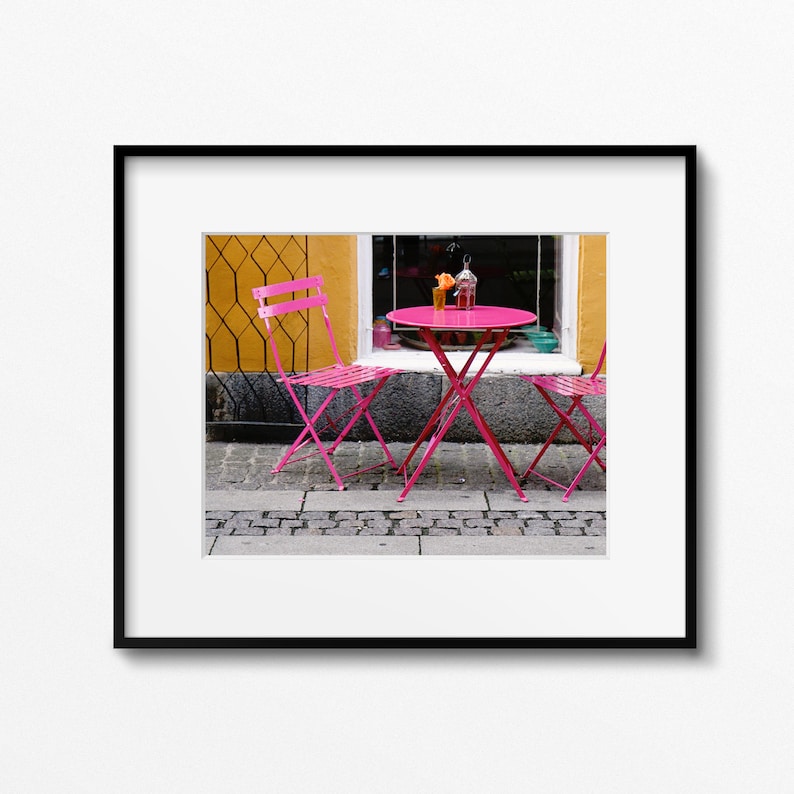 Impresión de café rosa, fotografía de mesa de bistró, fotografía de Copenhague Dinamarca, arte naranja y rosa, decoración danesa, arte de pared de cocina escandinava imagen 4
