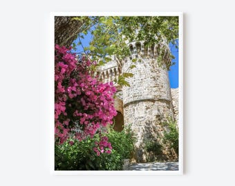 Fotografía de Rodas, Grecia: Buganvillas rosas y arcos del castillo. Impresión de viaje.