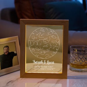Luz nocturna con mapa estelar personalizado / Lámpara con impresión de constelación grabada / Luz LED con marco de madera personalizado / Regalo único para cualquier ocasión