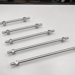 Justerbart universalhandtag i satinerad aluminium | Anpassningsbart centrumavstånd | Handtag för möbler, dörrar, garderober och handdukstorkar