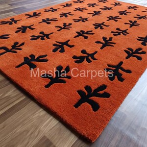 Handgetuft tapijt van Nieuw-Zeelandse wol: modern oranje en zwart vloerkleed (8 x 3 ft.)
