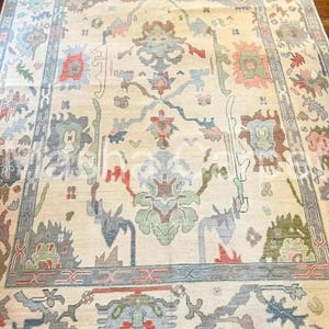 Hand-Knotted Oushak Wool Rug: Beige & Gray Turkish Knot, Vintage Style