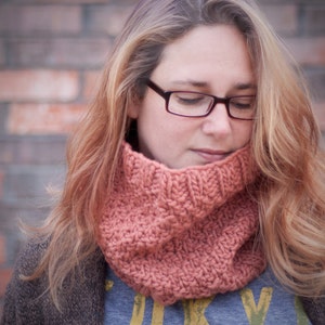 Roxy&#39;s Cowl - A Knitting Pattern