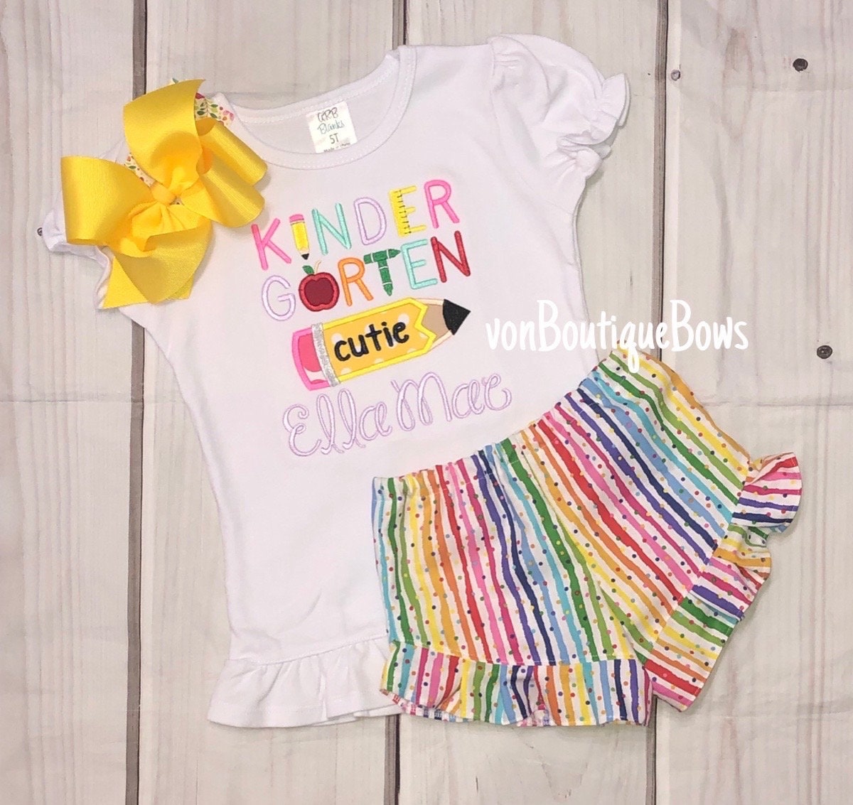 Traje de niña de jardín de infantes, pantalones cortos con volantes, pantalones cortos de arcoíris, atuendo para niñas para la vuelta al cole, atuendo con pantalones cortos con volantes