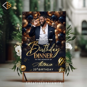 Puede incluir: Un letrero de cena de cumpleaños con un hombre con traje, con globos dorados y negros en el fondo. El letrero dice "Bienvenido a la cena de cumpleaños en honor a Antonio 25 cumpleaños."