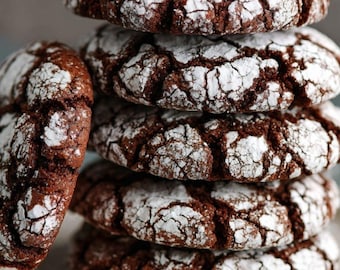 Hausgemachte Schokoladen-Crinkle-Cookies - Soft & Gooey Rezept-Download.