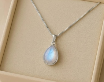 Collar con colgante de piedra lunar arcoíris en forma de lágrima - Baño de plata de ley