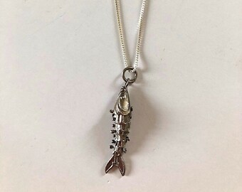 British VINTAGE Solid Sterling Silver Charm Get Set Eyes FISH Necklace ...