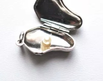 Sterling Silver Oyster and pearl Charm w/ Movable Shell, Vintage, unique, nautical charm, sterling silver vintage charms