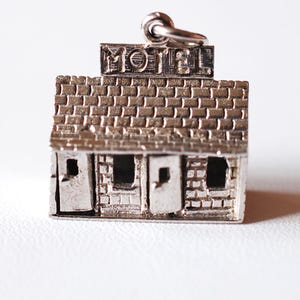 Charme Motel em prata esterlina, pingente vintage exclusivo