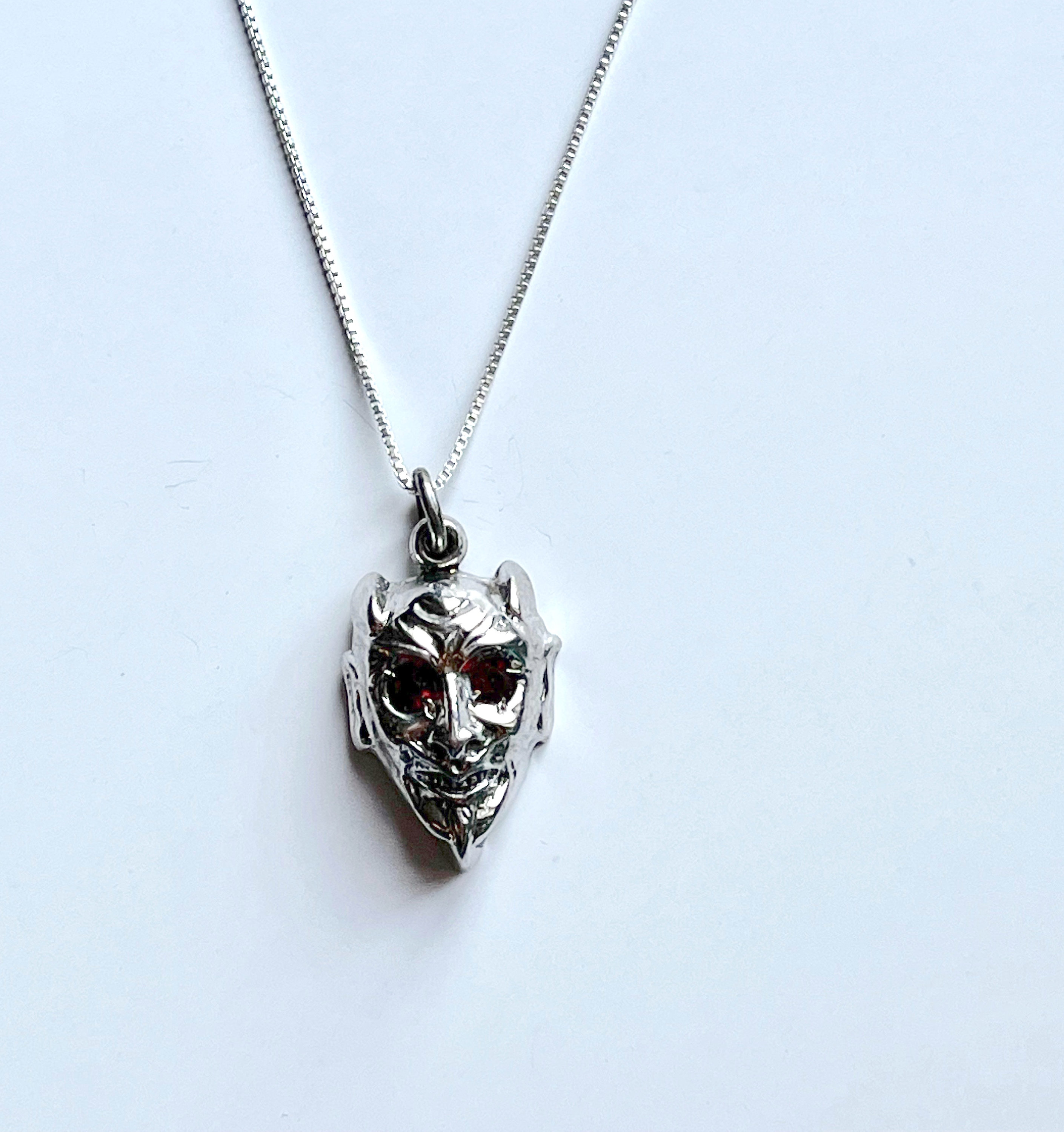 アクセサリー vaultroom DEVIL necklace Silver 925 Huge DEVIL WOLF RED EYE DEMON SATAN Pendant 925 Sterling
