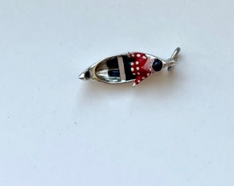 Charm de esmalte en plata de ley, hombre en canoa, charm vintage antiguo, único