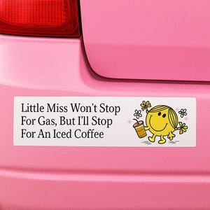 Adesivo per paraurti "Little Miss Coffee", umorismo per gli amanti del caffè, decalcomania per auto, regali da viaggio, per gli amanti del caffè freddo, adesivo divertente per paraurti