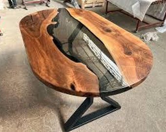 Piano del tavolo in legno di acacia con bordo vivo / Arte in resina epossidica nera