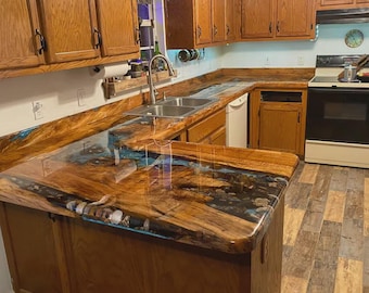 Piano di lavoro per cucina in legno di acacia epossidico / Lastra River Island / (personalizzabile)